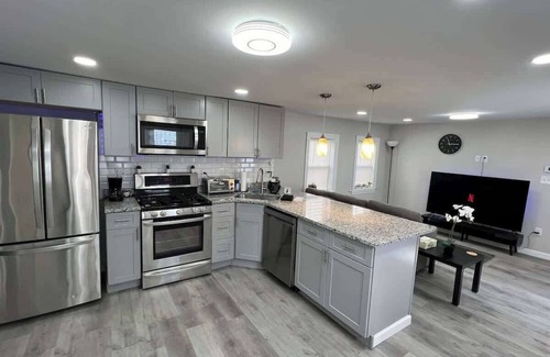 Salem House | Central Salem Retreat 2bd W/parking