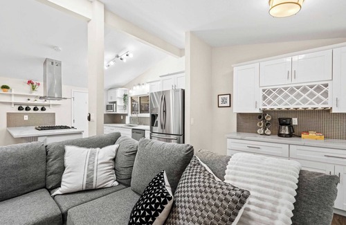 Serra Mesa House | Central SD - Family & Pet Friendly Home!