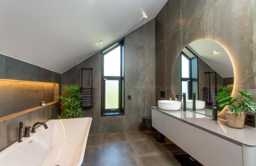 Leirvik Villa | Central Sea View Villa