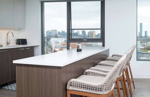 Central Square Apartment | Central Serene 2BR Penthouse Near MIT & Harvard with King bed GYM Parking