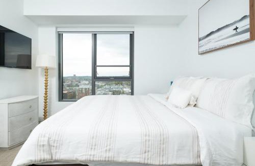 Central Square Apartment | Central Serene Penthouse w King bed GYM Parking