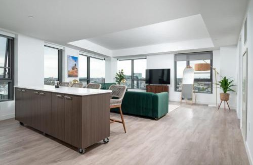 Central Square Apartment | Central Serene Penthouse w King bed GYM Parking