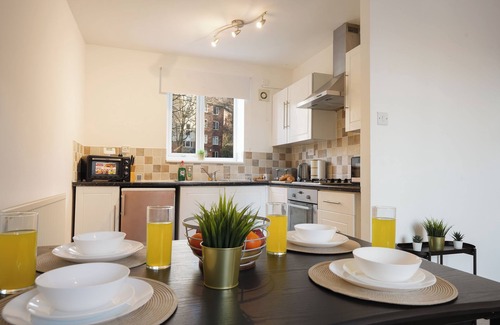 Sheffield Apartment | Central Sheffield stylish stay. Free Parking and walking distance to Ponds Forge