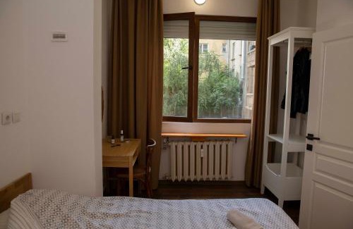 Sofia City Center Apartment | Central Sofia 3-bedroom apartment - Urban Art gallery - Free Parking!
