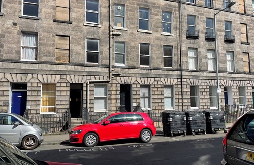 Newington Apartment | Central Specious Newington Apartment