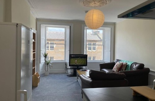 Newington Apartment | Central Specious Newington Apartment