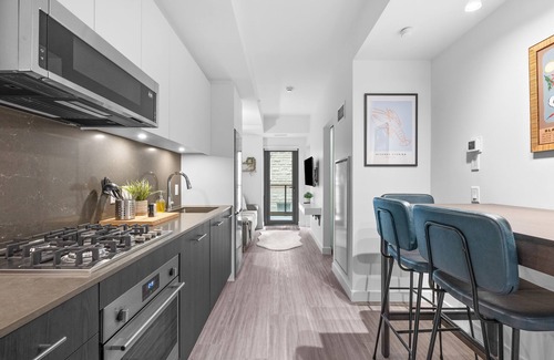 Eau Claire Apartment | Central Stay | New, Gym, Parking, Laundry, AC