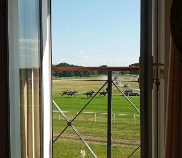 Stratford-upon-Avon House | Central Stratford, 3 bedrooms, sleeps 6, easy walk to town, Parking, Self Catering, Great View