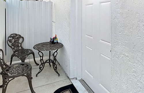 Coral Way Apartment | Central Studio 17