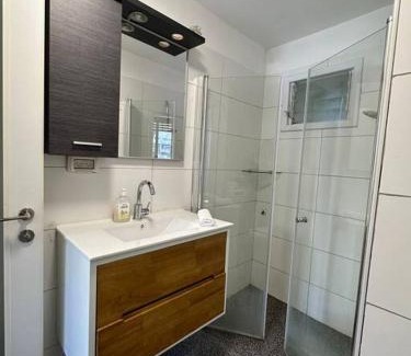 Neve Tzedek Apartment | Central Studio with a Garden