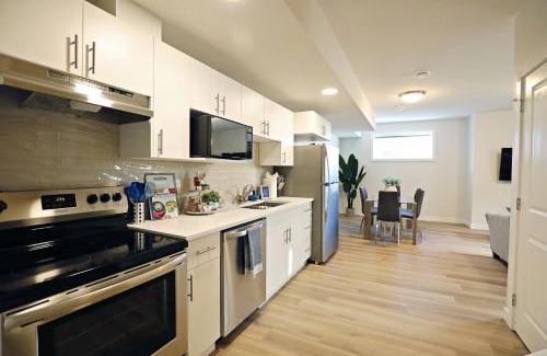 North Central Edmonton House | Central Suite King Beds,Long Stays,Disney+