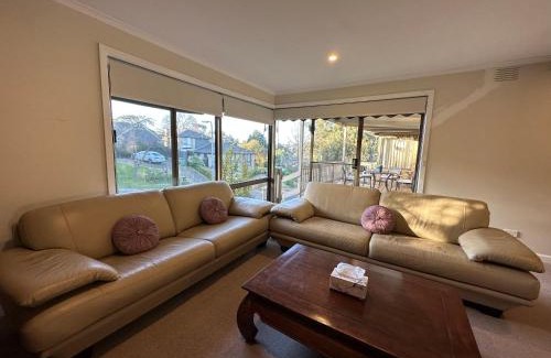 Sunbury House | Central Sunbury home with top-hill views, high speed NBN and Netflix ready