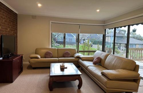 Sunbury House | Central Sunbury home with top-hill views, high speed NBN and Netflix ready
