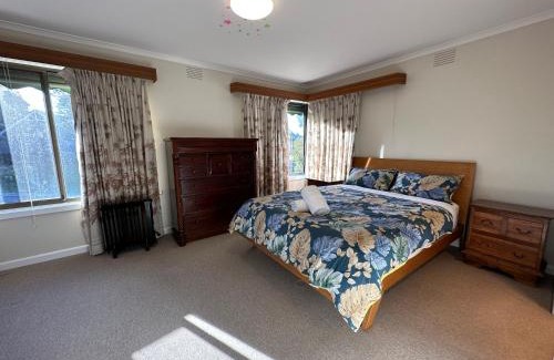 Sunbury House | Central Sunbury home with top-hill views, high speed NBN and Netflix ready