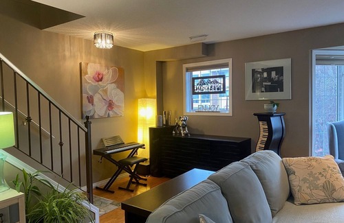 Killarney House | Central & Sunny Calgary Townhouse