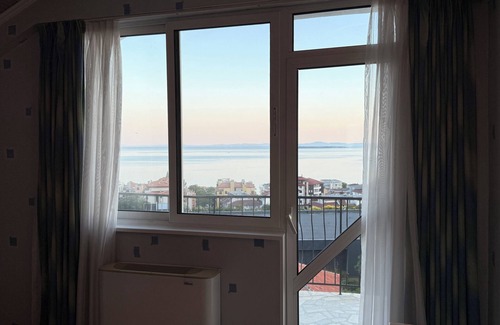 Sveti Vlas Apartment | Central Sveti Vlas Studio with Panoramic Sea View