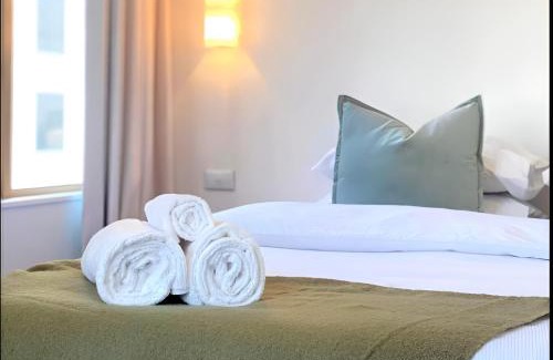The Rocks Apartment | Central Sydney Apartment with Pool, Sauna & Gym