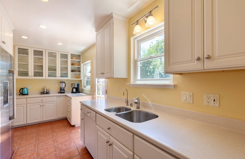 Campanil House | Central to adventures in the Mesa, close to beach