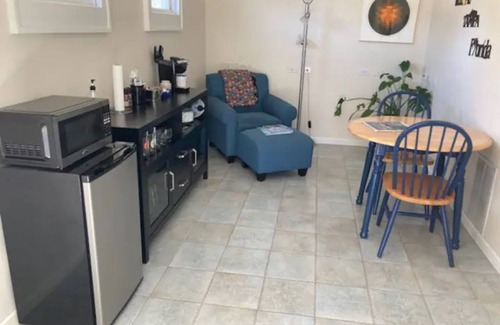 Old Seminole Heights Apartment | Central to all Tampa has to offer - walk to restaurants!