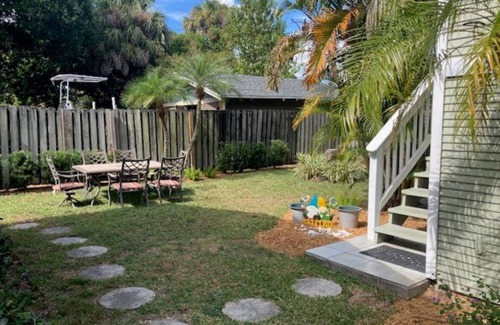 Old Seminole Heights Apartment | Central to all Tampa has to offer - walk to restaurants!