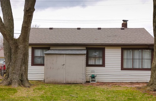 Westland House | Central to both Detroit and Ann Arbor. Just 10 Minutes to Detroit Airport.