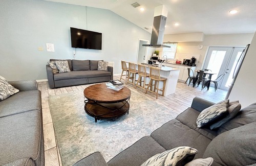 St. Petersburg - Clearwater House | Central to Downtown St Pete, Trop, Beaches & Tampa - Fabulous location!