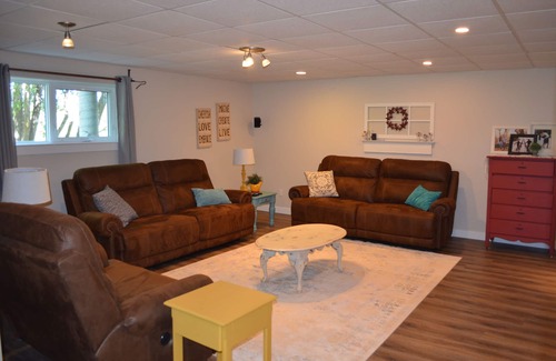 Cardston House | ☀️Central to Waterton & Glacier National Parks - Country Living - at it's best