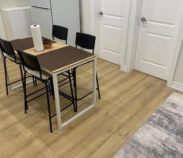 Bay Street Corridor House | Central Toronto Economical Stay-Stress Free Checkin