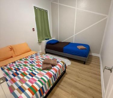 Bay Street Corridor House | Central Toronto Economical Stay-Stress Free Checkin