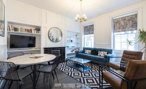 St. Helier Apartment | Central & Trendy - Aquila House Apartments
