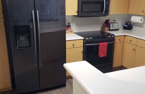 Mililani Mauka - Launani Valley House | Central tropical streamside retreat $0 CLEANING FEE. Ask about shorter stays.