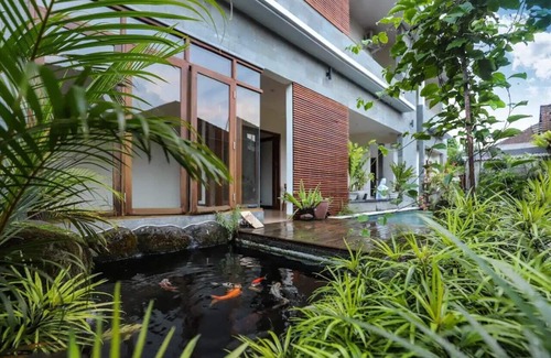 Peliatan Villa | Central Ubud Modern Apartments + Private Kitchen