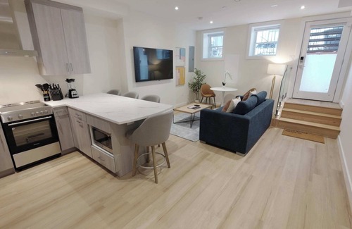 Mount Vernon Square Apartment | Central Urban Oasis ~ Newly remodeled