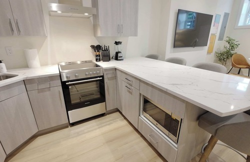 Mount Vernon Square Apartment | Central Urban Oasis ~ Newly remodeled