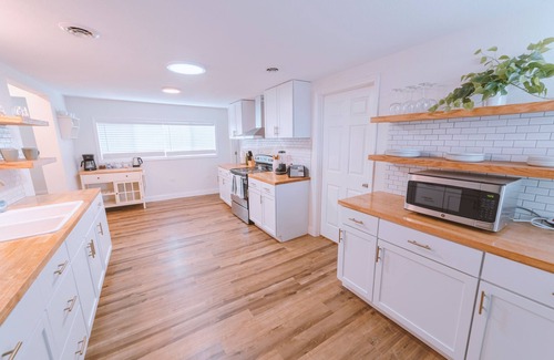 Austin Ave. House | Central w/Firepit & EV charge, 3mi fm Silos!