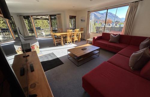 Wanaka House | Central Wanaka Retreat Close to the Lake