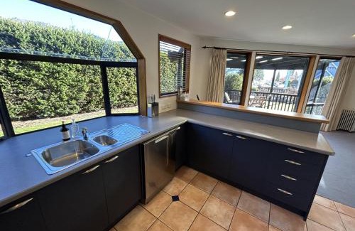 Wanaka House | Central Wanaka Retreat Close to the Lake