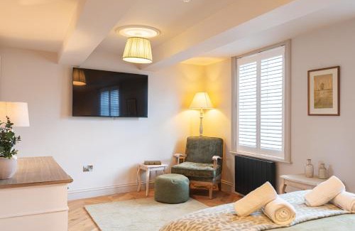 Whitchurch Apartment | Central Whitchurch - Lowcross House Guest Bedroom 3