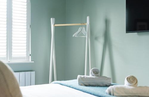 Whitchurch Apartment | Central Whitchurch - Lowcross House Guest Bedroom 5