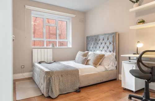 Stepney Green Apartment | Central Whitechapel - Steps from Station & Sights!