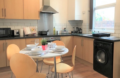 Wigan House | Central Wigan Welcoming Townhouse Sleeps up to 6
