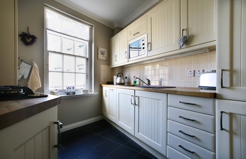 New Town Apartment | Central Yet Quiet Luxury 2 bedroom Flat, Newly Refurbished