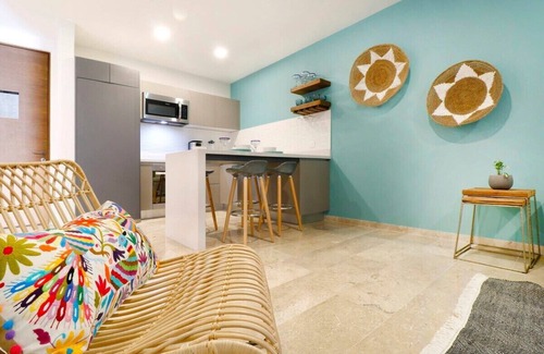 Zazil-ha Apartment | Centrally located 1BR w/sea view Rooftop pool!