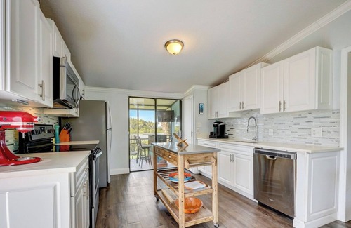 New Smyrna Beach Condo | Centrally located 2 Bedroom, 1 bath Water front condo in New Smyrna Beach!