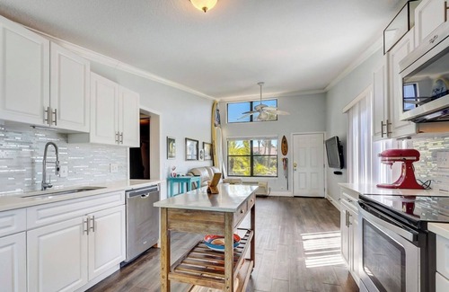 New Smyrna Beach Condo | Centrally located 2 Bedroom, 1 bath Water front condo in New Smyrna Beach!