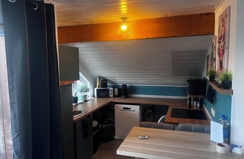 Hutschenhausen Apartment | Centrally located top floor apartment with pool view, air conditioning and fitness equipment
