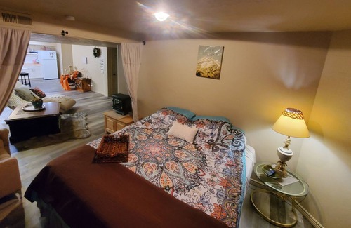 Erda Apartment | Centrally located, mountain views, on the golf course! Comfortable and clean!