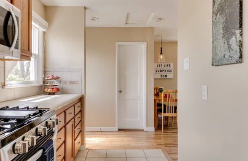 Circle Area Cottage | Centrally Located, 1-BR at Long Beach Casitas