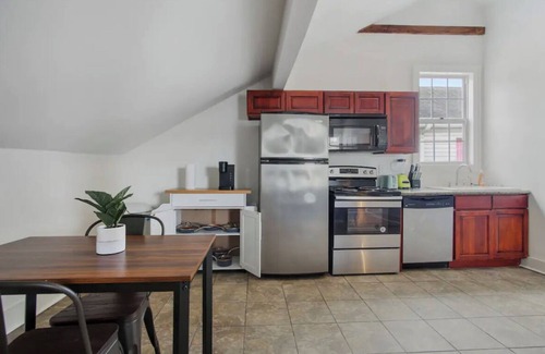 South 7th Ward Apartment | Centrally located 1bed 1bath,walk to French Q, Bourbon St. & Jazz venues