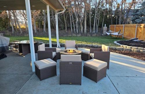 Meridian Apartment | Centrally Located 1500 SqFt Private Guest Suite with Hot Tub
